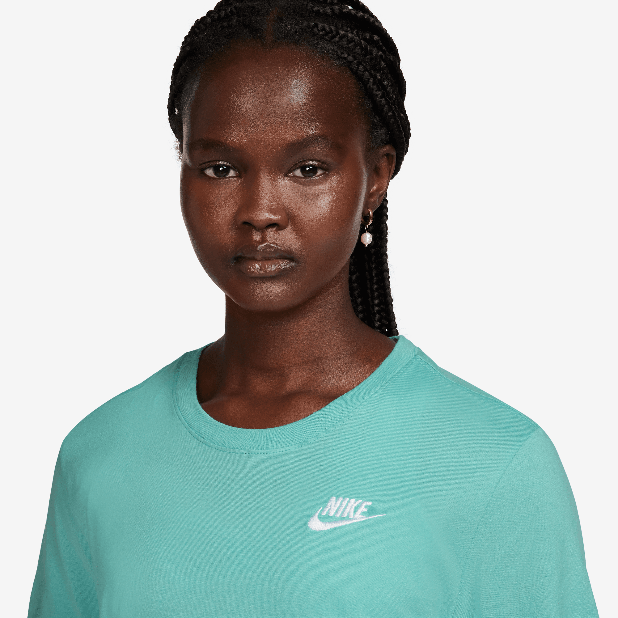 NIKE SPORTSWEAR CLUB ESSENTIALS WOMEN'S T-SHIRT