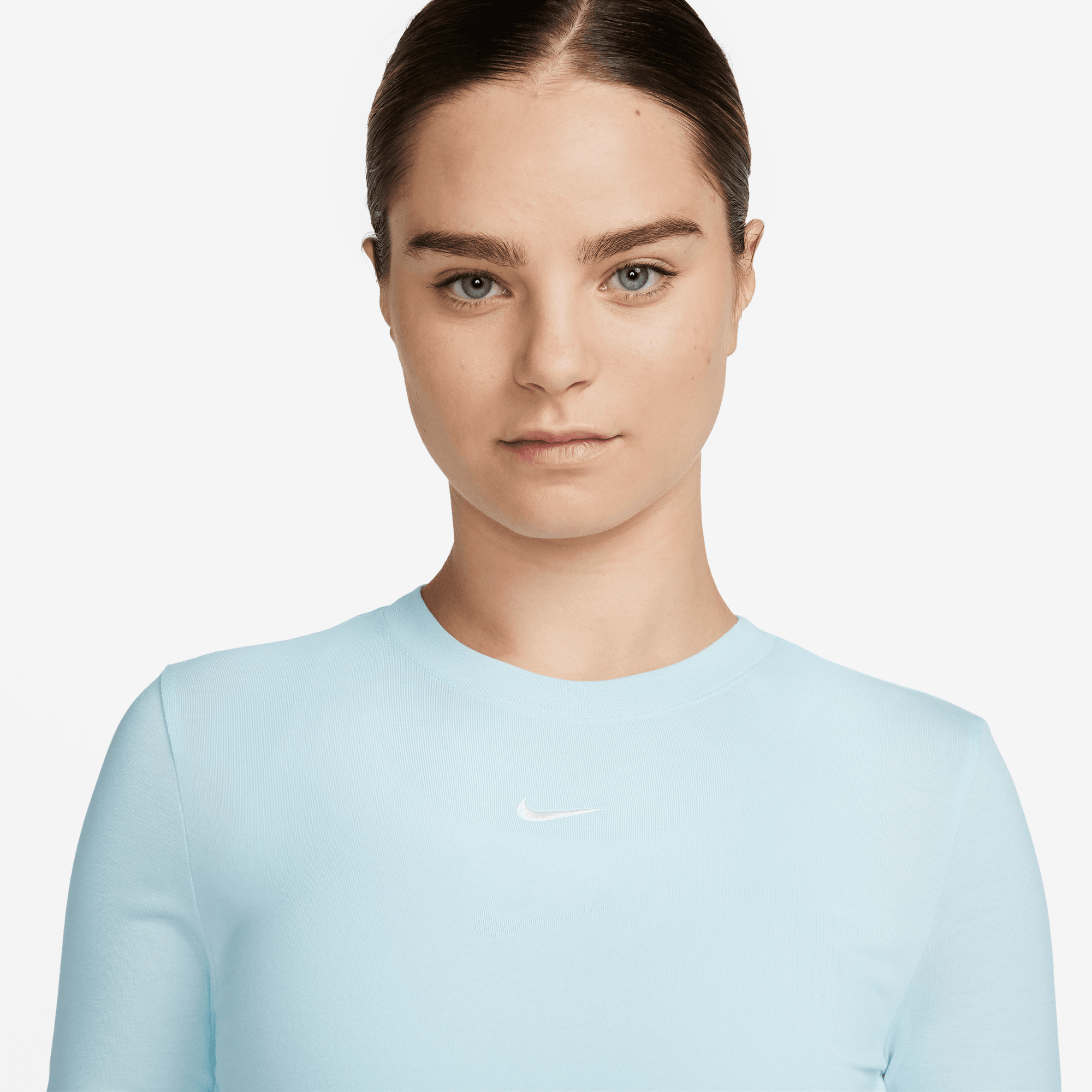 NIKE SPORTSWEAR ESSENTIAL WOMENS SLIM-FIT CROP T-SHIRT