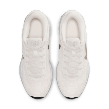 G.T. HUSTLE ACADEMY EP BASKETBALL SHOES