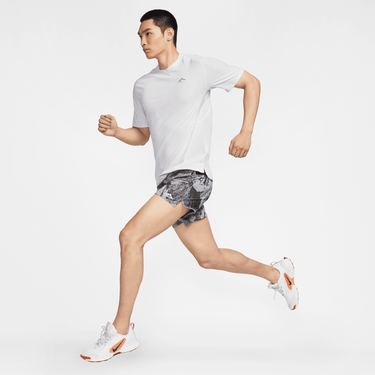 NIKE SOLAR CHASE MEN'S DRI-FIT ADV SHORT-SLEEVE RUNNING TOP