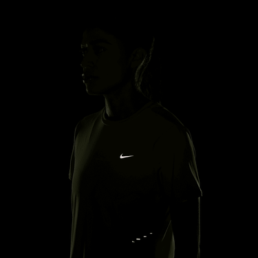 NIKE SWIFT WOMEN'S DRI-FIT SHORT-SLEEVE RUNNING TOP