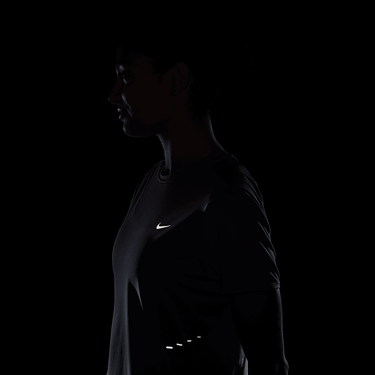 NIKE SWIFT WOMEN'S DRI-FIT SHORT-SLEEVE RUNNING TOP