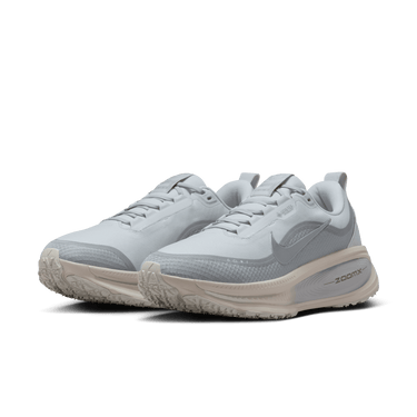 NIKE VOMERO 18 GORE-TEX MEN'S WATERPROOF ROAD RUNNING SHOES WITH REFLECTIVE ACCENTS