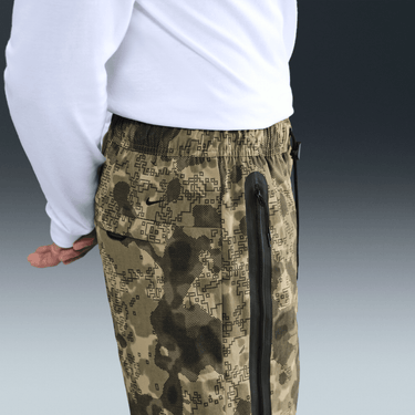 NIKE TECH MEN'S WOVEN SHORTS