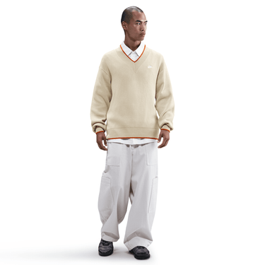 NIKE SPORTSWEAR CLUB MEN'S V-NECK SWEATER