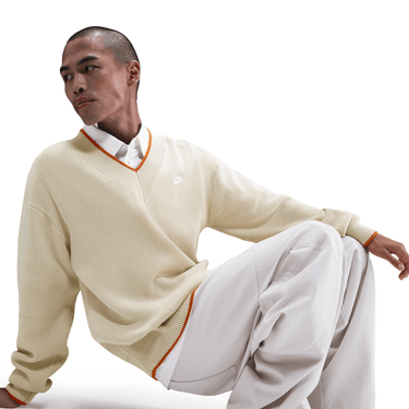 NIKE SPORTSWEAR CLUB MEN'S V-NECK SWEATER