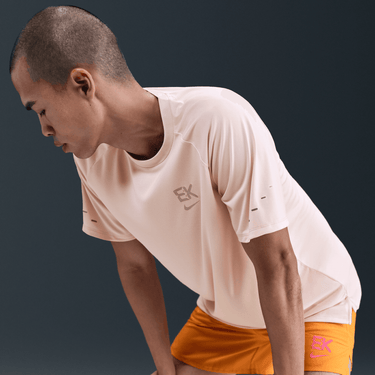 NIKE STRIDE "ELIUD KIPCHOGE" MEN'S DRI-FIT ADV SHORT-SLEEVE RUNNING TOP