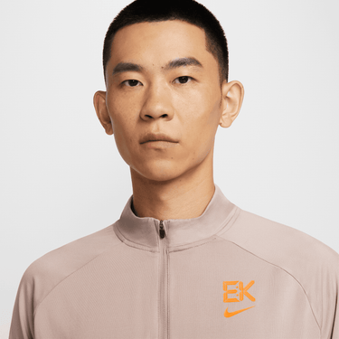 NIKE STRIDE "ELIUD KIPCHOGE" MEN'S DRI-FIT 1/4-ZIP RUNNING TOP