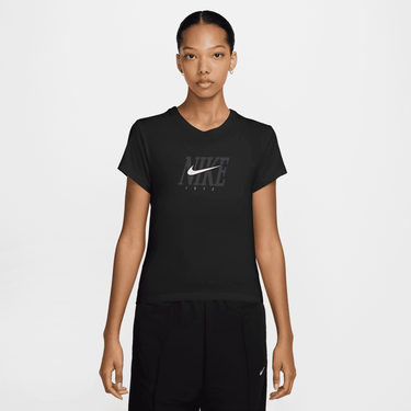 NIKE SPORTSWEAR WOMEN'S SLIM SHORT-SLEEVE GRAPHIC T-SHIRT