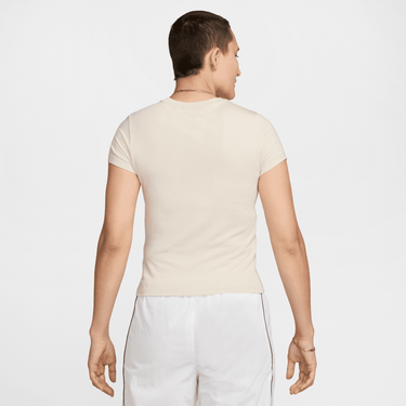 NIKE SPORTSWEAR WOMEN'S SLIM SHORT-SLEEVE GRAPHIC T-SHIRT