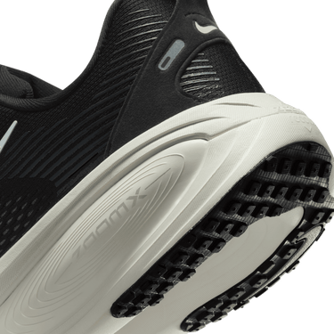 NIKE VOMERO 18 MEN'S ROAD RUNNING SHOES (EXTRA WIDE)