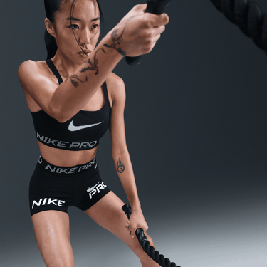 NIKE PRO WOMEN'S LIGHT-SUPPORT NON-PADDED SPORTS BRA