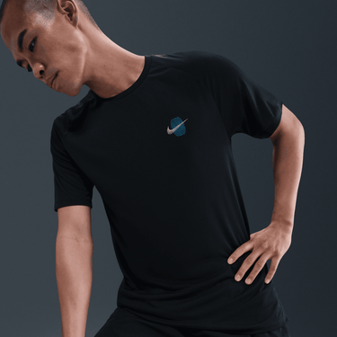 NIKE STRIDE MEN'S DRI-FIT ADV SHORT-SLEEVE RUNNI NG TOP