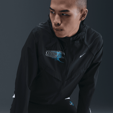NIKE STRIDE MEN'S UV REPEL RUNNING JACKET