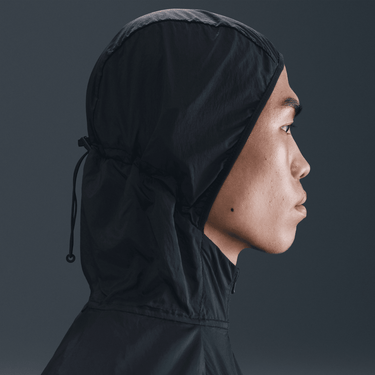 NIKE STRIDE MEN'S UV REPEL RUNNING JACKET