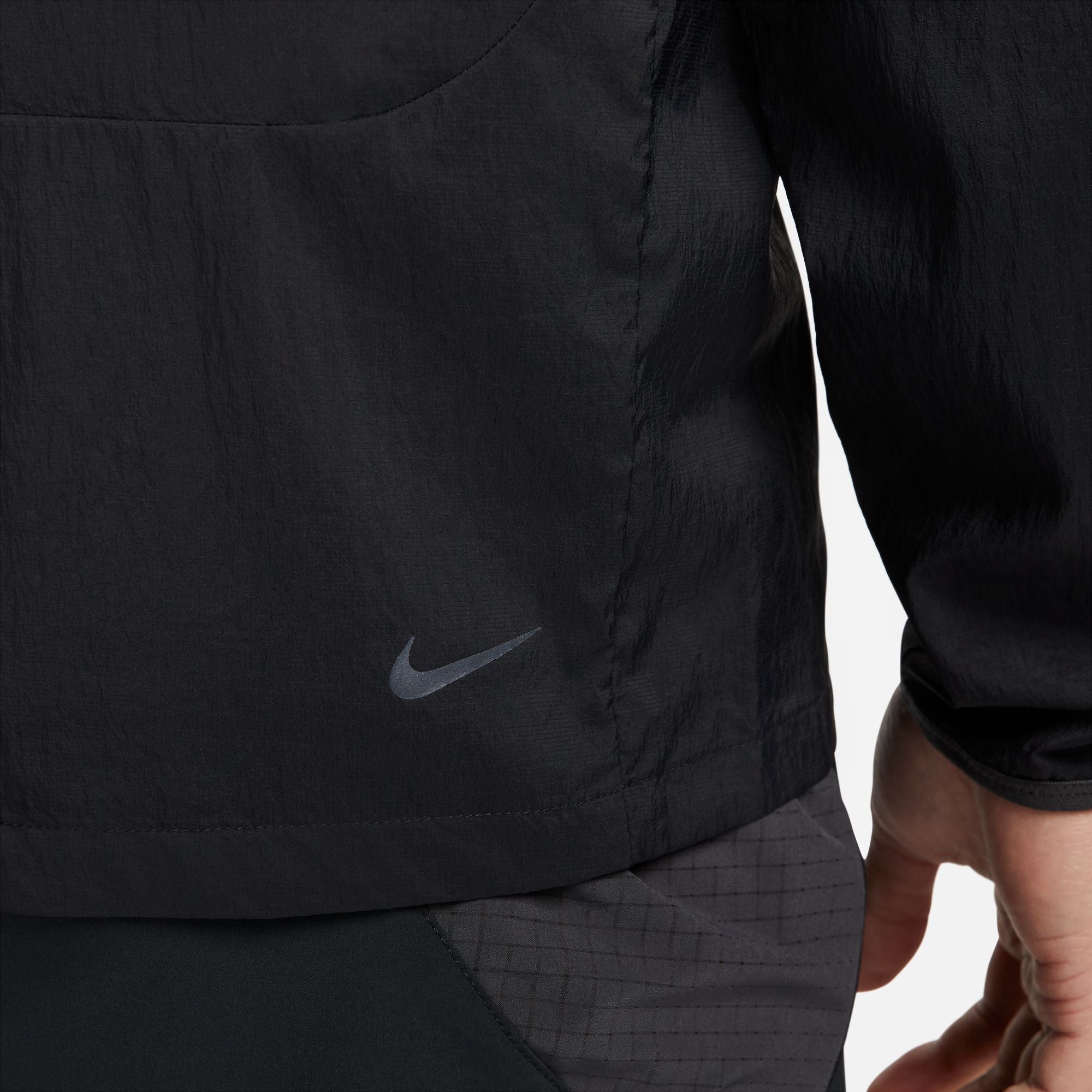 NIKE TRAIL AIREEZ MEN'S LIGHTWEIGHT TRAIL RUNNING JACKET BLACK/DK SMOKE ...